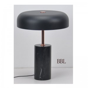 مصباح طاولة LED مع قاعدة رخامية سوداء وظل معدني